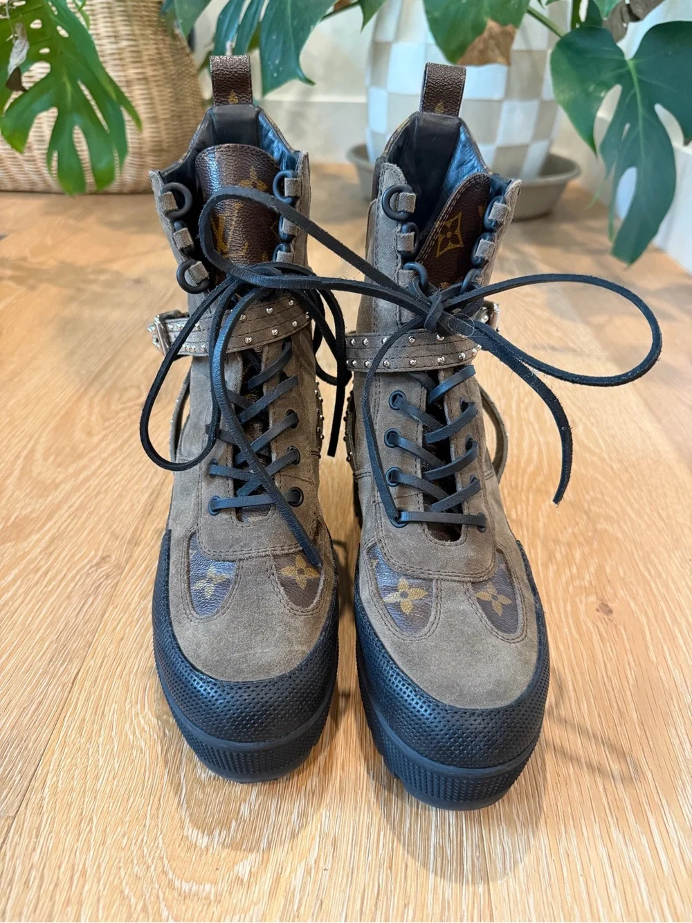 Louis Vuitton • Laureate Boot